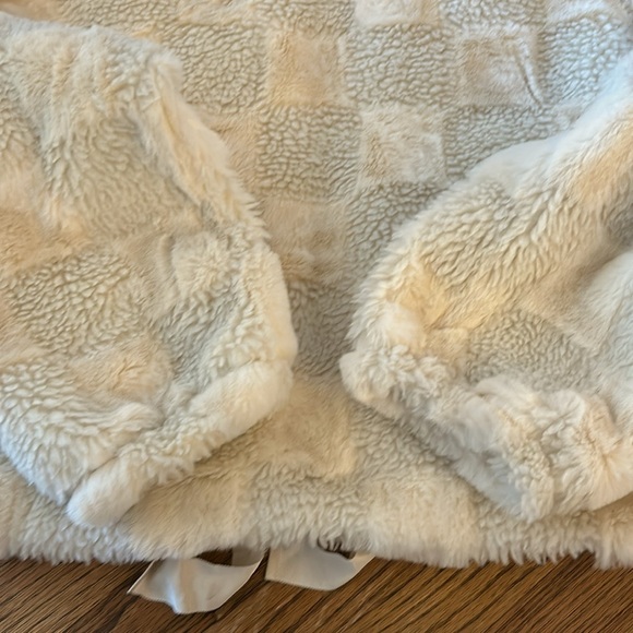 By Anthropologie Cropped Faux Fur Hooded Jacket NWT L - Picture 9 of 13